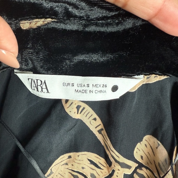 ZARA Sasha Shirt Kimono Sleeve
Size Small - Picture 3 of 3